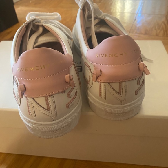 Givenchy Sneakes - Picture 3 of 5